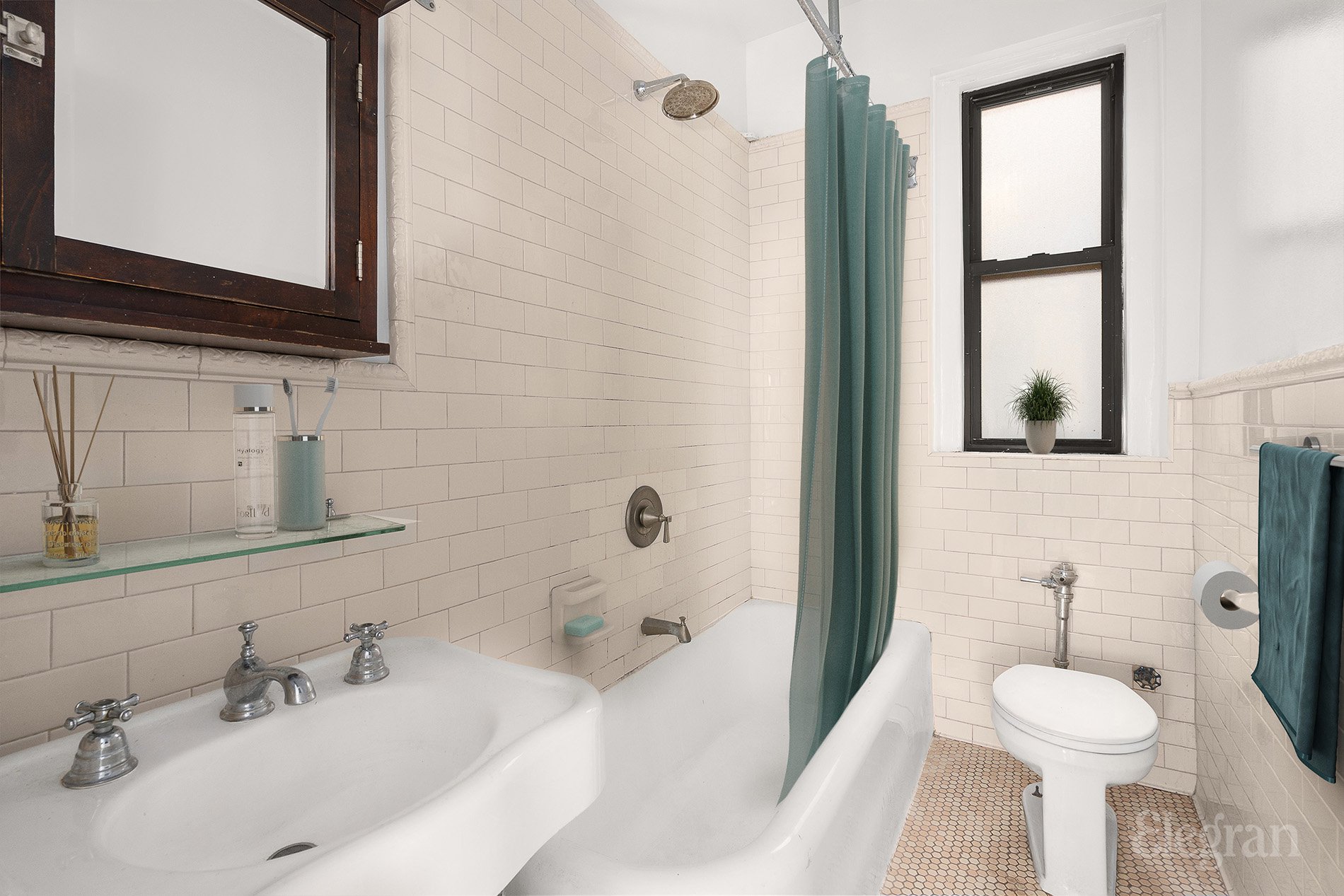 New York, NY 10011,130 W 16th Street #23