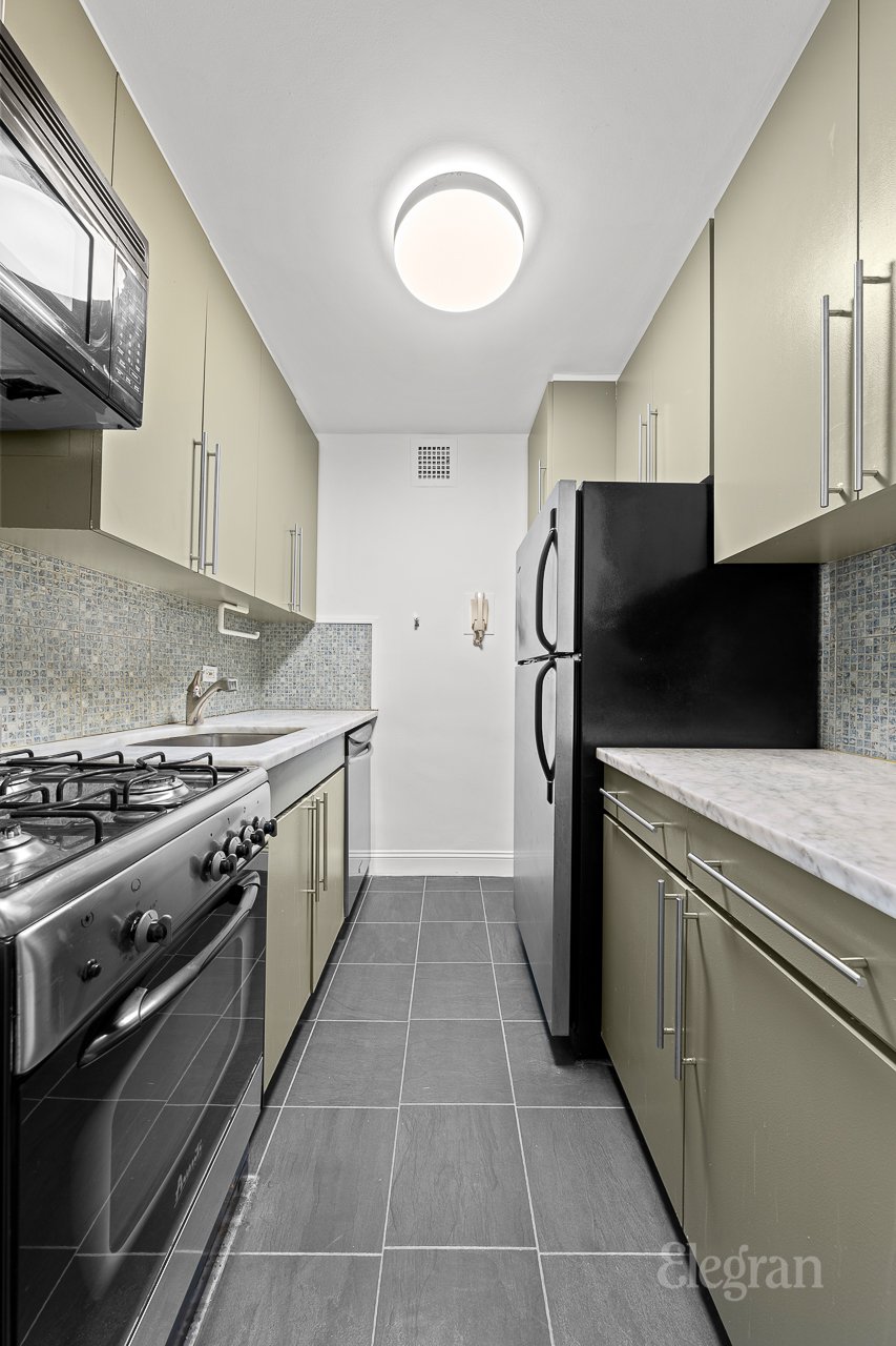 New York, NY 10065,166 E 61st Street #9-L
